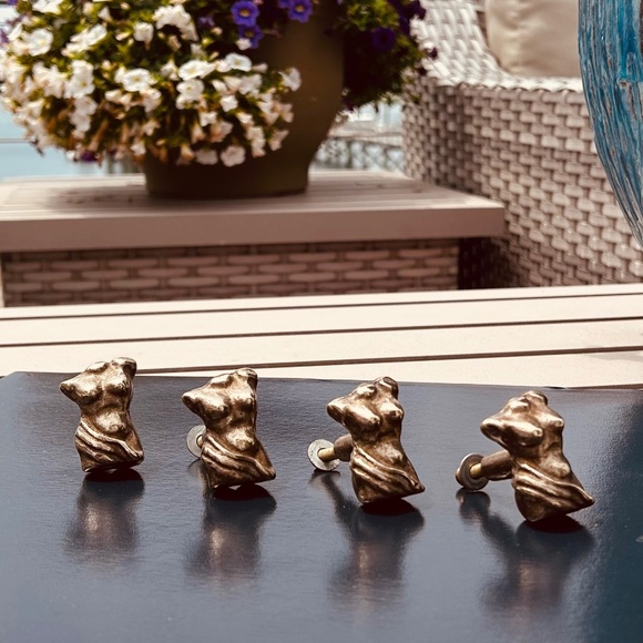 4 Antique Romanesque Female Busts Solid Brass 1.5 x 1 x 1.5" Drawer Knobs - Rare - Picture 2 of 7